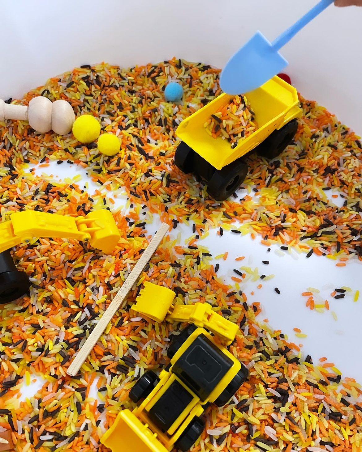 CONTRUCTION Sensory Scene - Pour and play