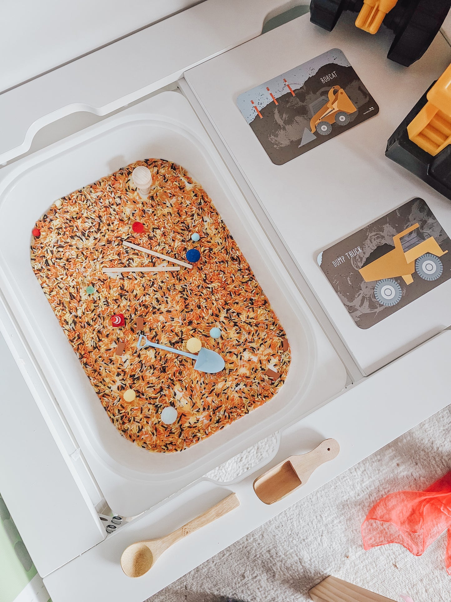 CONTRUCTION Sensory Scene - Pour and play