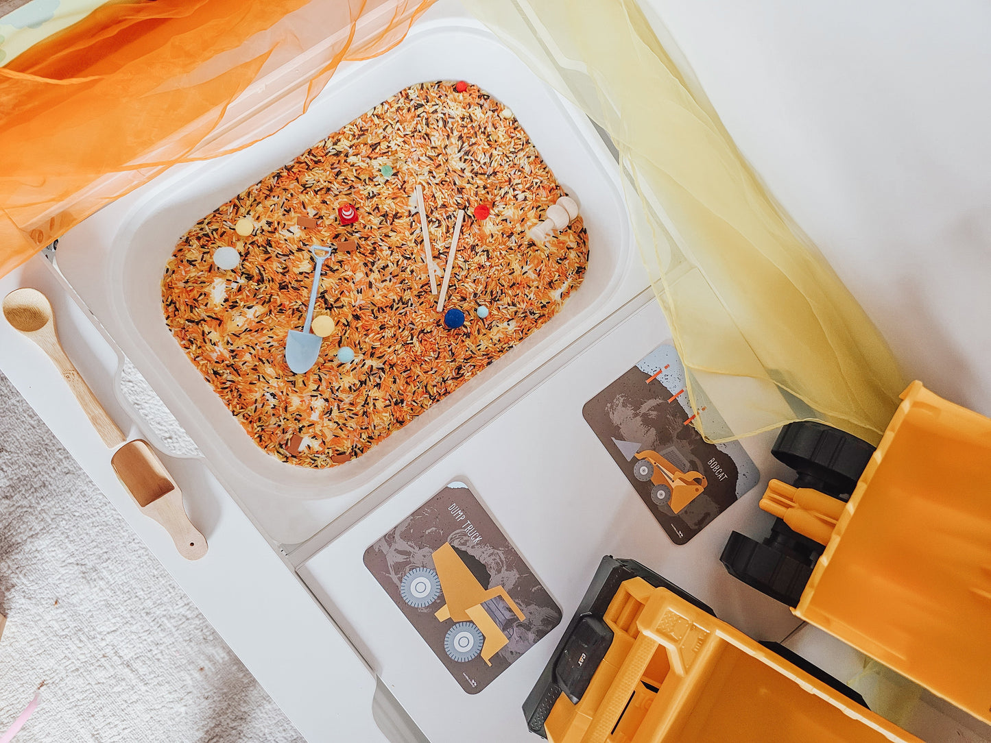 CONTRUCTION Sensory Scene - Pour and play